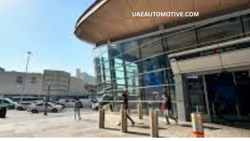 Peak Hours and Avoiding Crowds at Exit 4